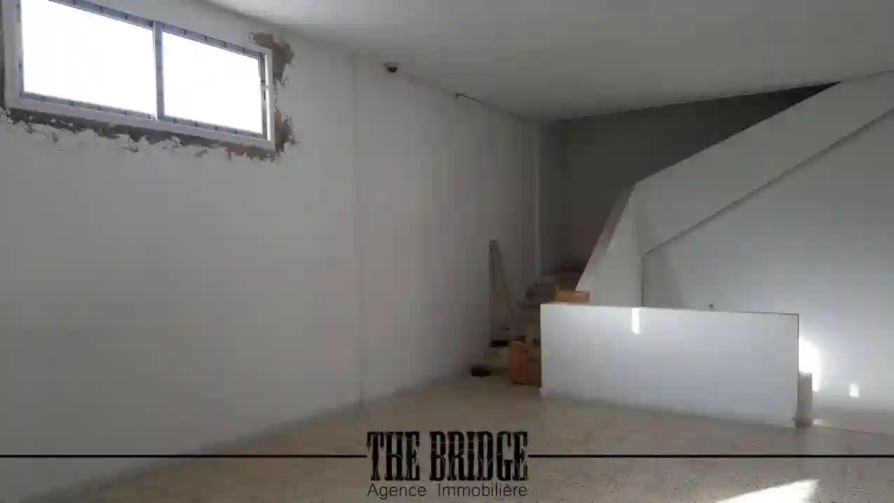 Immeuble à Usage Industrielle à Grombalia - Vue 2