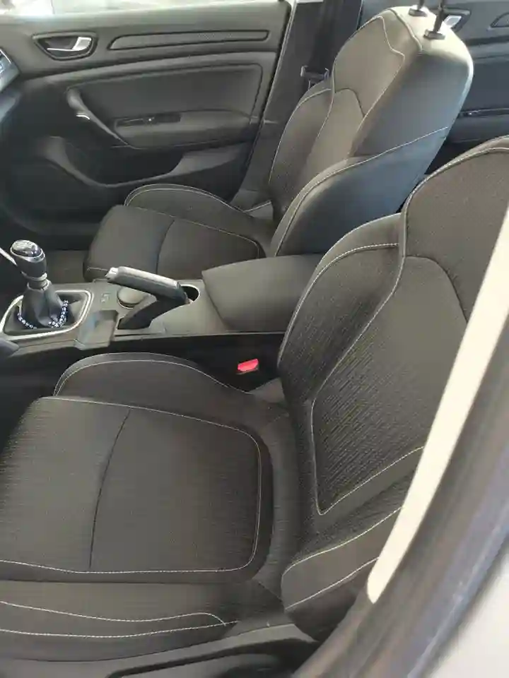 Megane Sedan 1er Main à Grombalia - Vue 1