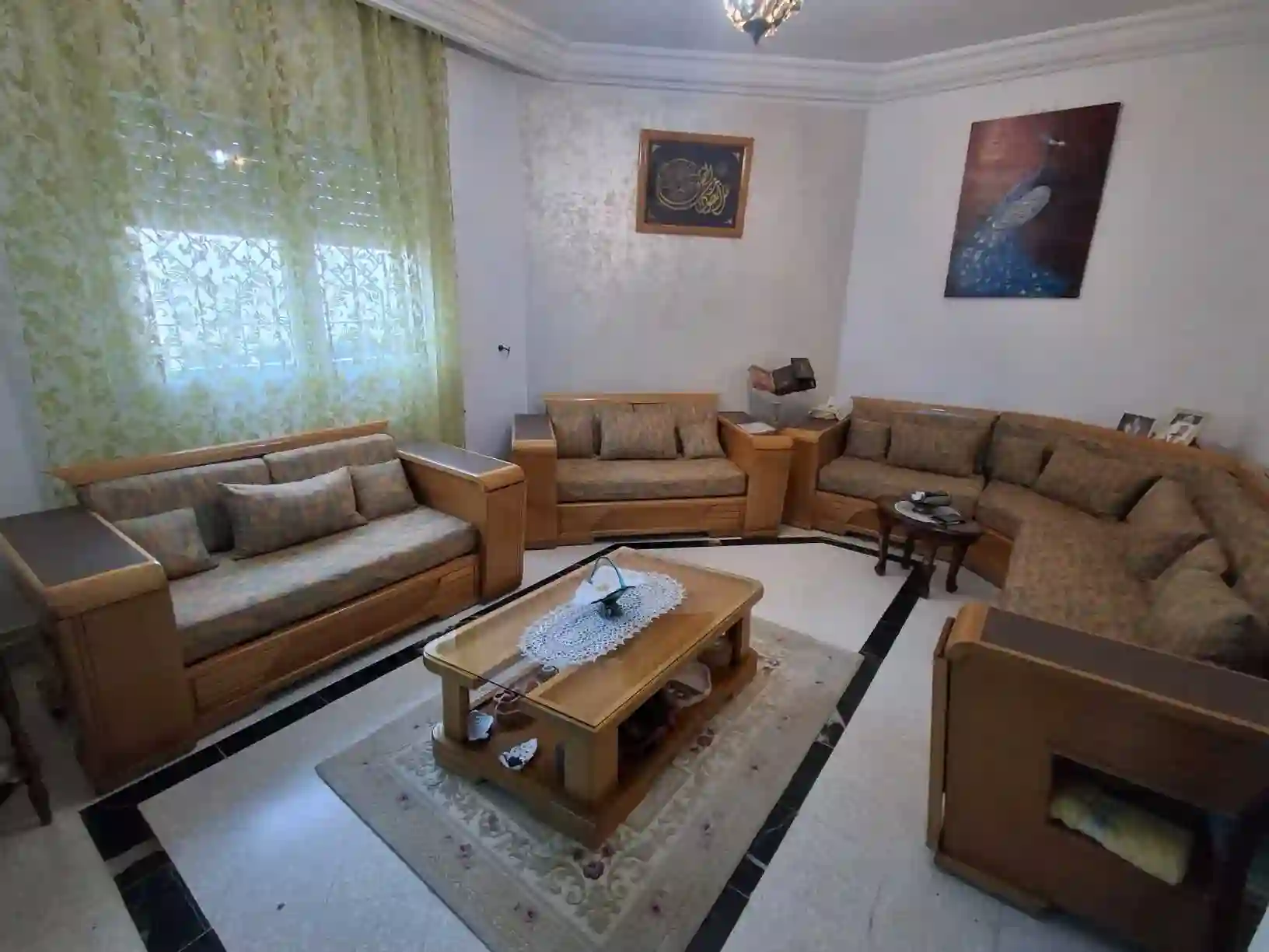 Salon en Bois Avec sa Table Basse