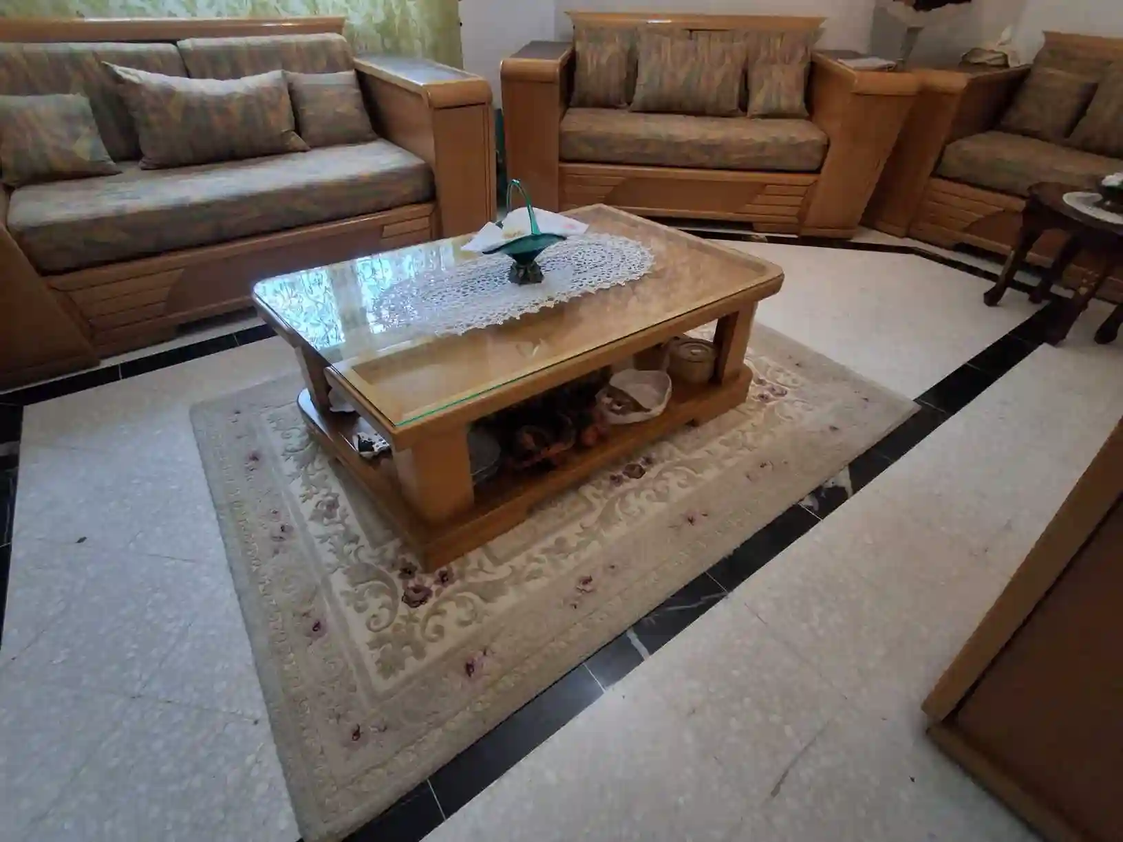 Salon en Bois Avec sa Table Basse - Vue 3