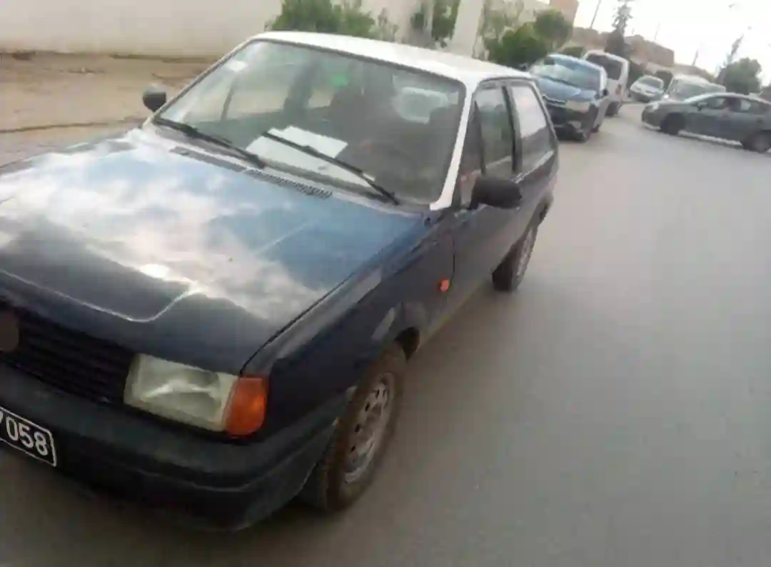 Voiture Polo bon État à Le Bardo - Vue 3