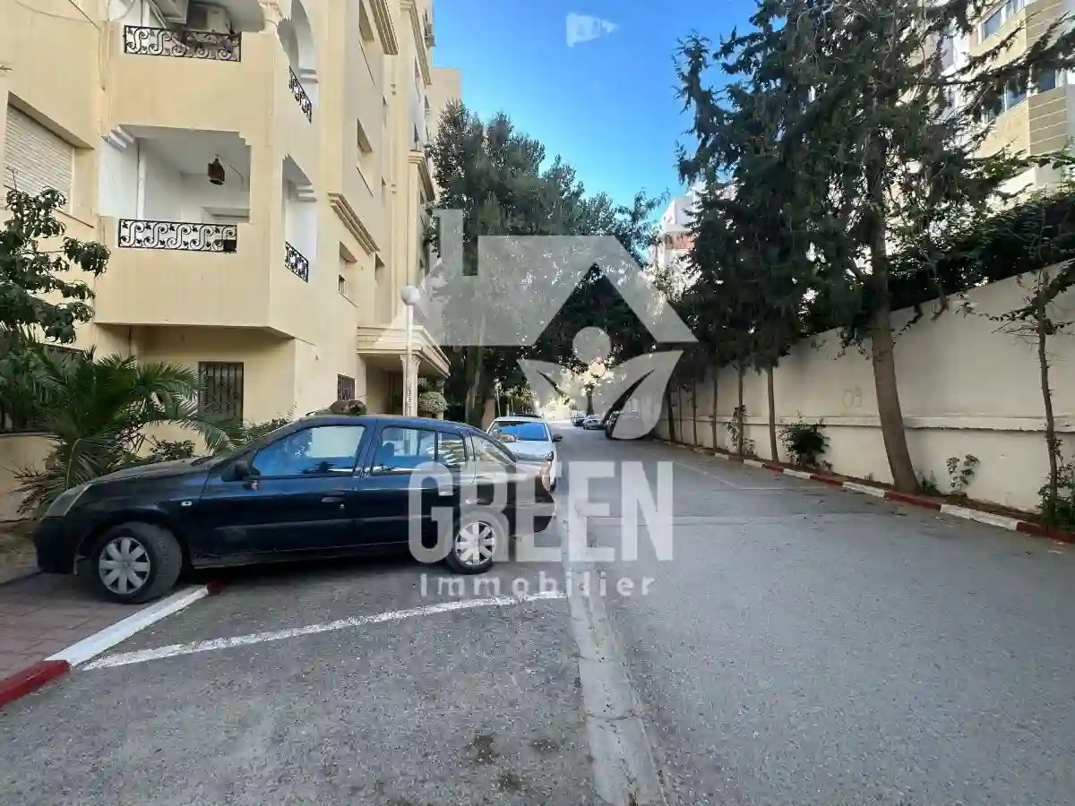 Appartement s+3 Laouina