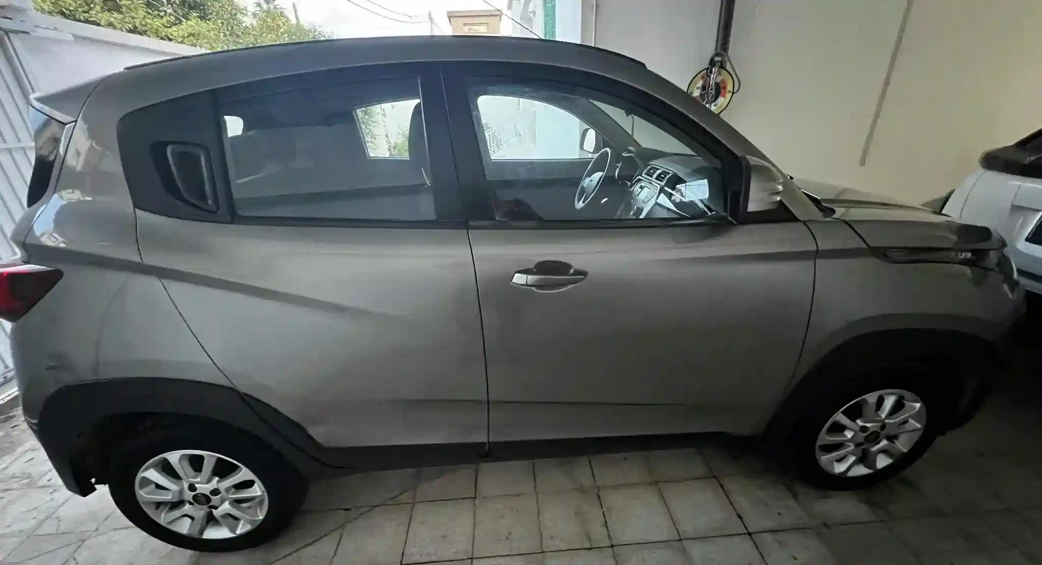 Mahindra KUV 100 K6+ - Vue 1