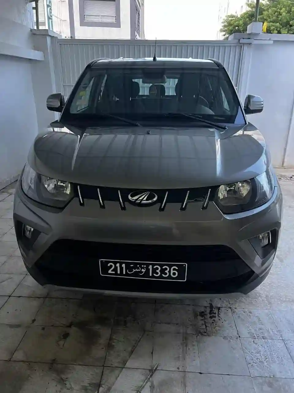 Mahindra KUV 100 K6+ - Vue 2