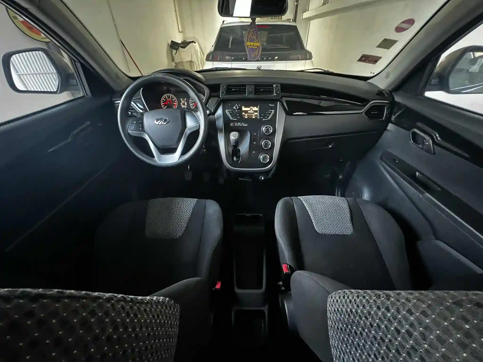 Mahindra KUV 100 K6+ - Vue 6