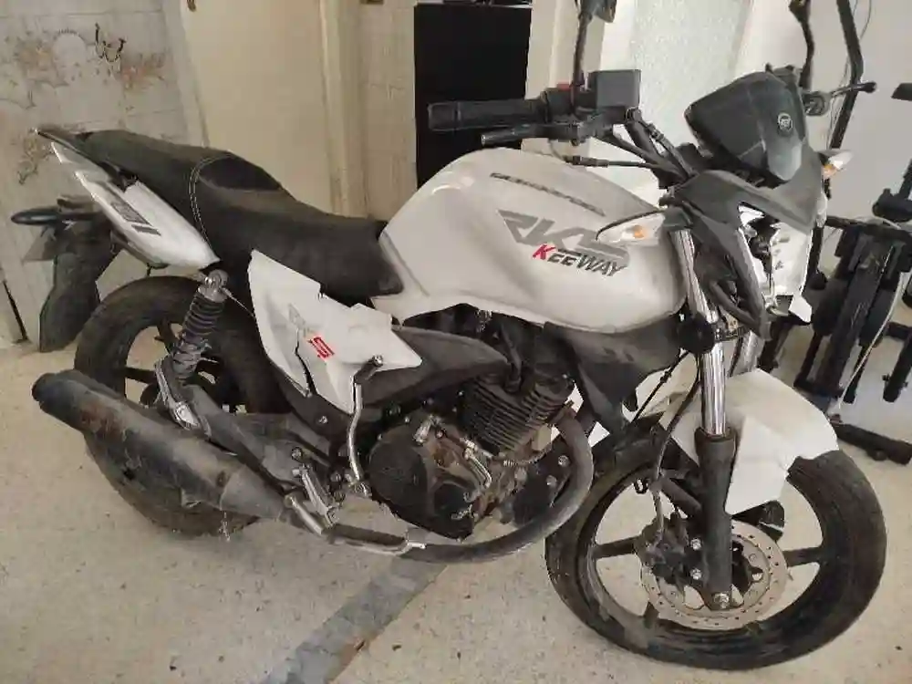 Moto Zimota 125cc à El Manar 2 - Vue 1