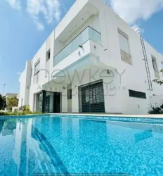 Villa Avec Piscine à Louer aux Berges du Lac 2