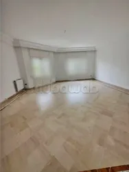 Ennasr 2 à Louer Spacieux Appt S3