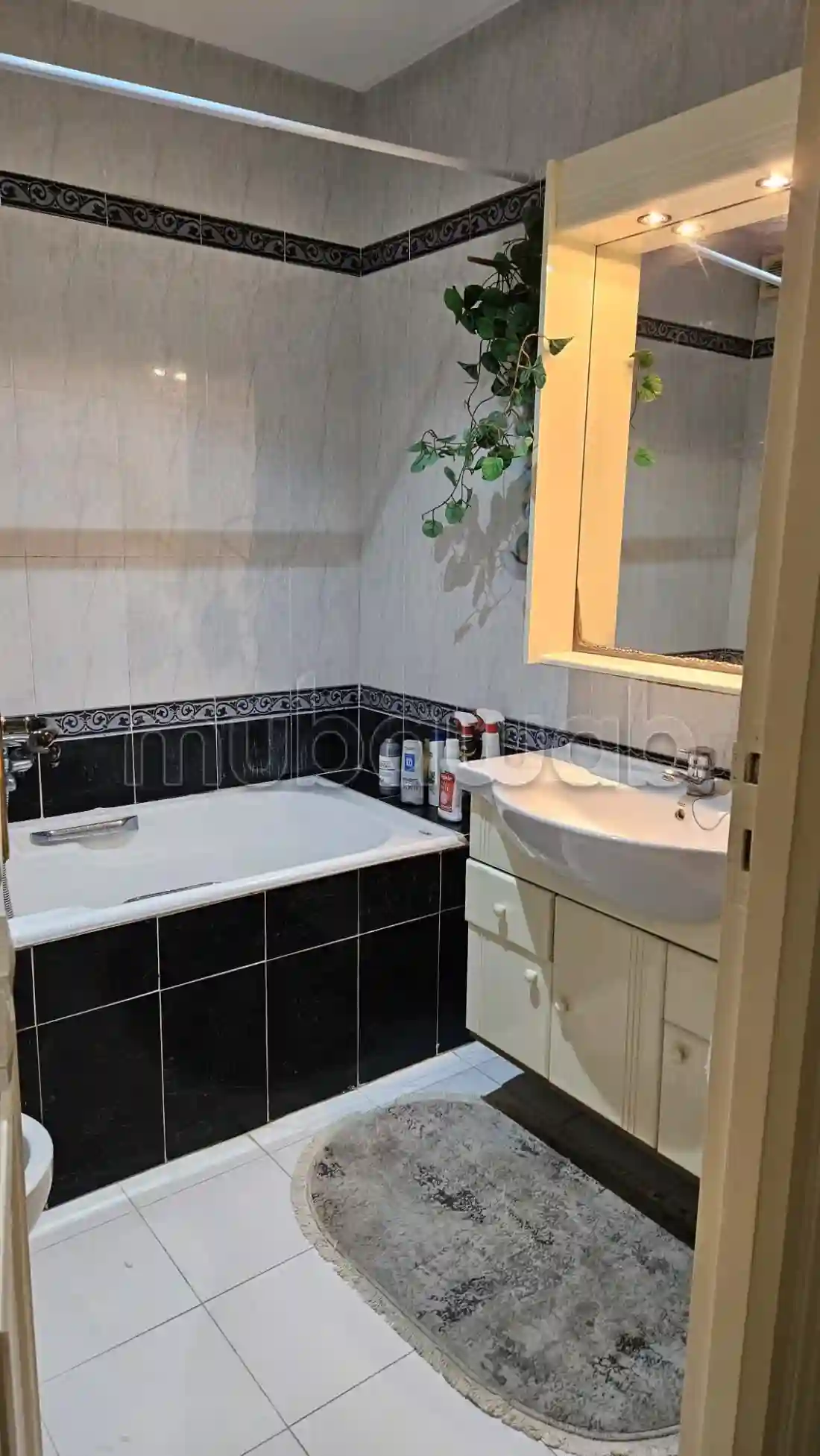 Appartement à Louer à Cité Ennasr 14 Chambres Agréables Meublé - Vue 1