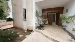 Une Villa de 751m2 Terrain et 450m2 à El Menzah 7