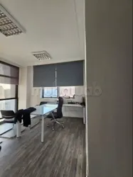 À Louer un Bureau de 5 Pièces au lac 1