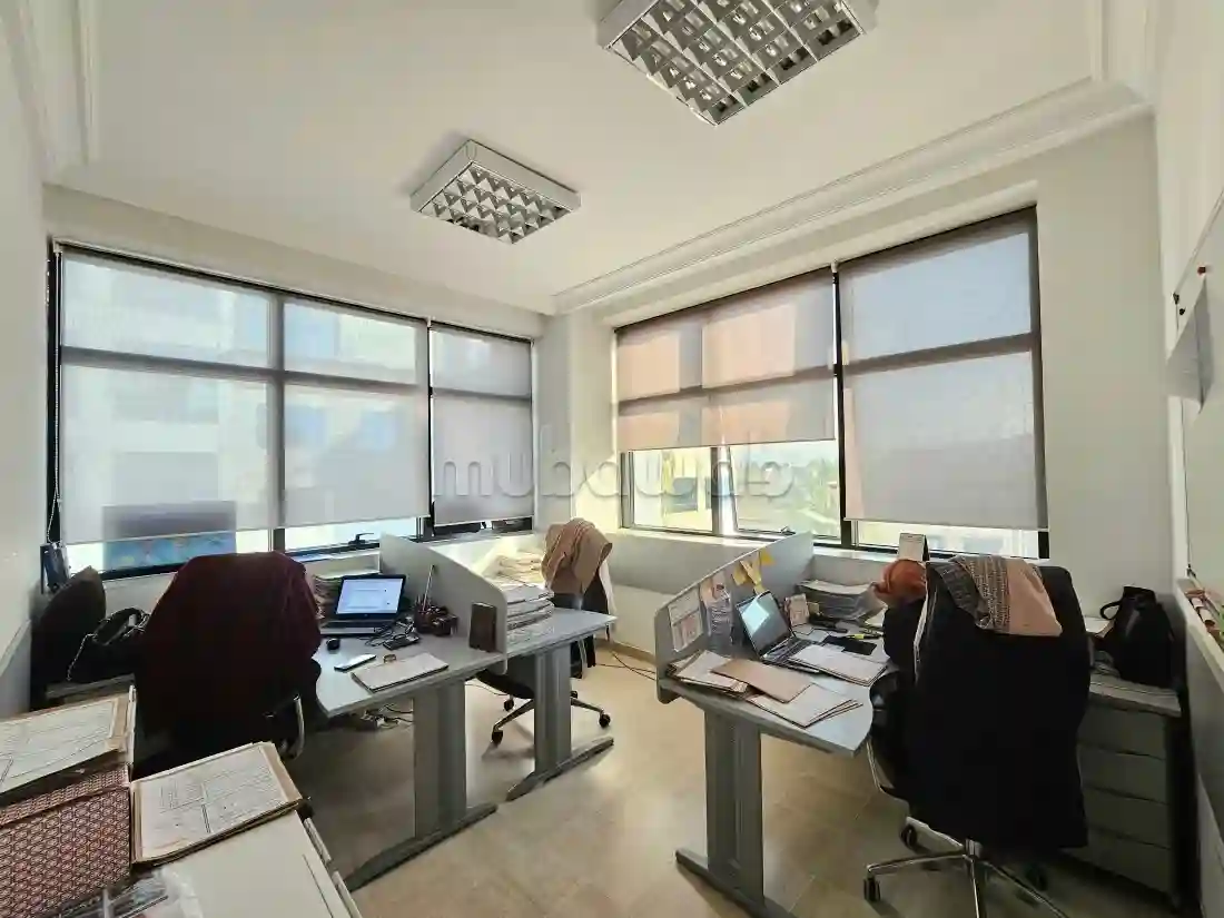 À Louer un Bureau de 5 Pièces au lac 1 - Vue 1