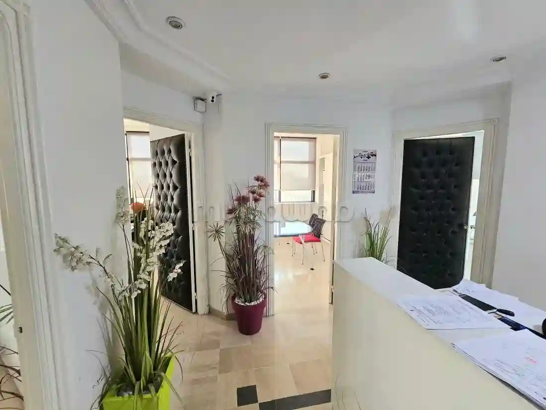 À Louer un Bureau de 5 Pièces au lac 1 - Vue 2