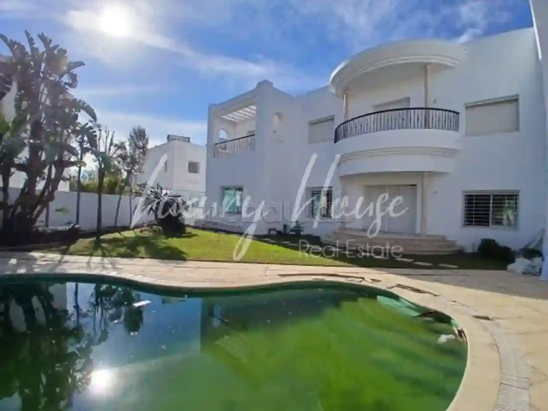 Une Vaste Villa S5 Avec Piscine et Jardin aux Lac - Vue 1