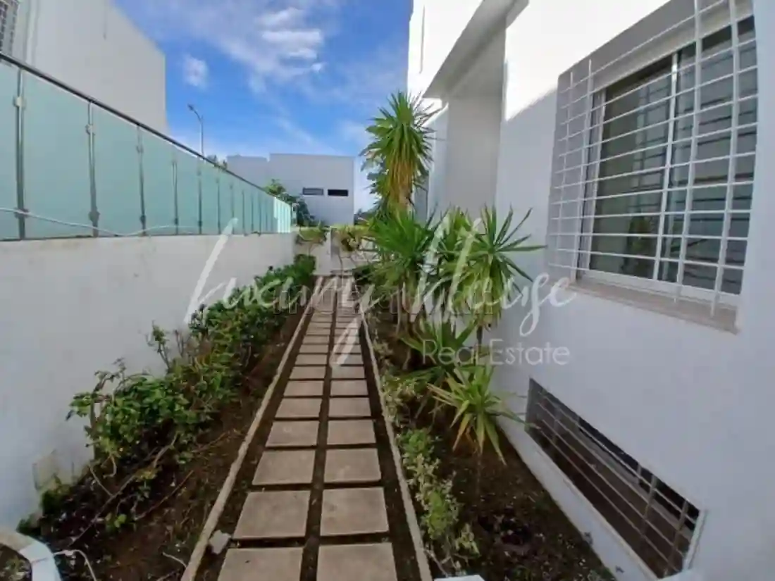 Une Vaste Villa S5 Avec Piscine et Jardin aux Lac - Vue 2