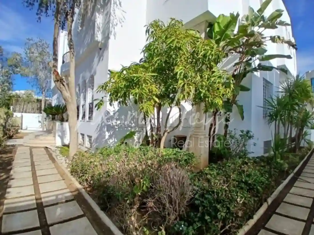 Une Vaste Villa S5 Avec Piscine et Jardin aux Lac - Vue 3