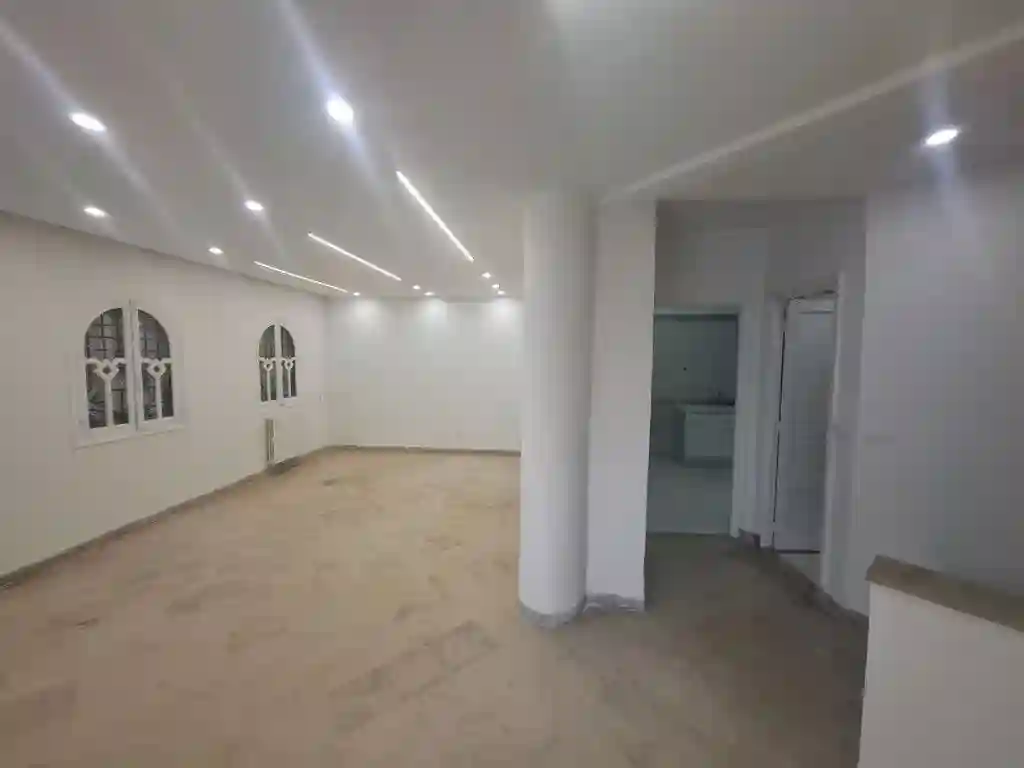 À Louer – Duplex Professionnel Bureaux – Route Principale Mouro - Vue 2