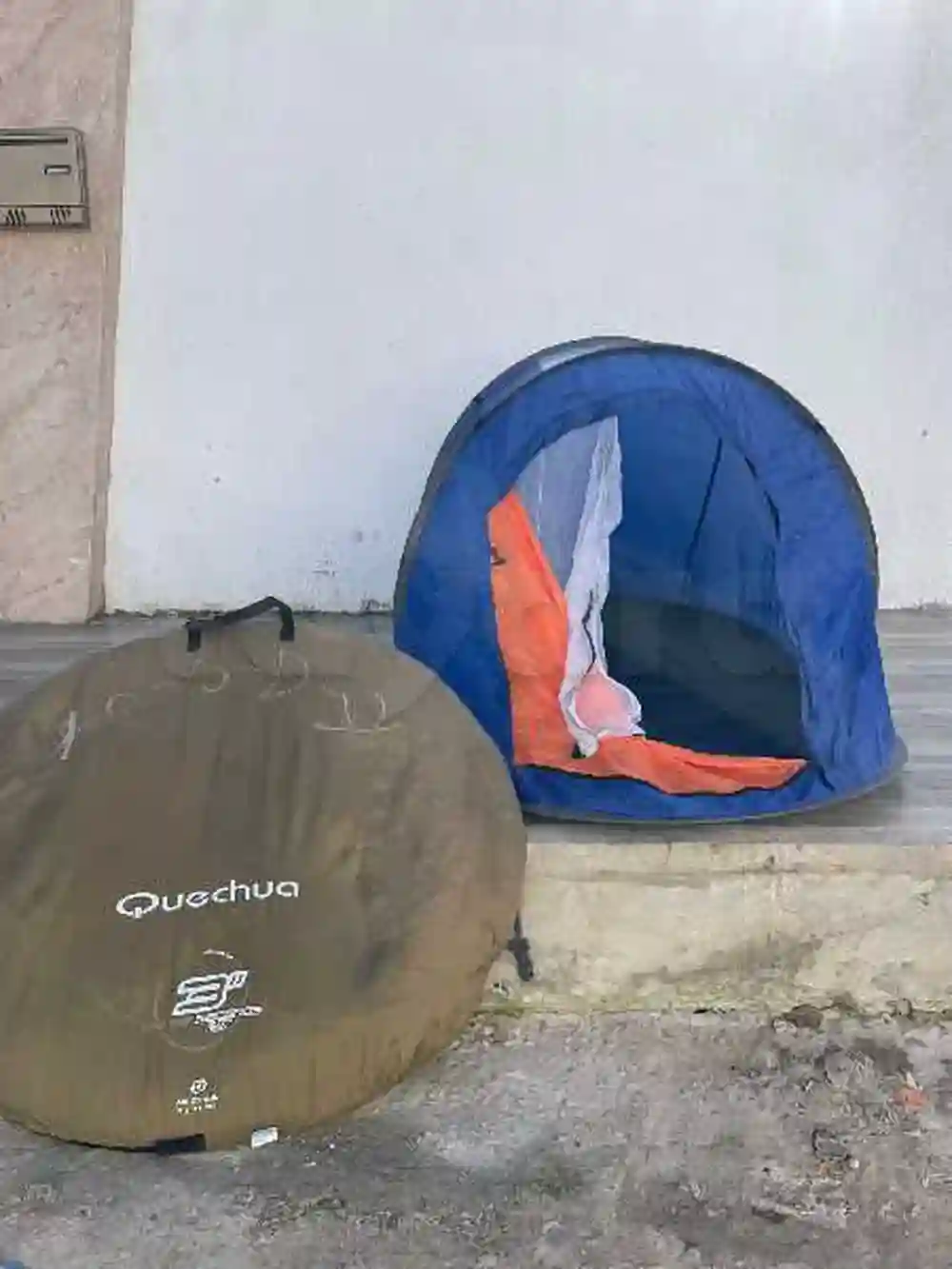 Tente de Camping 3 Place 150 1 Place 120 📞27 804 303 - Vue 2