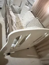 Lit Bébé Avec Matelas et Coussins à Monastir