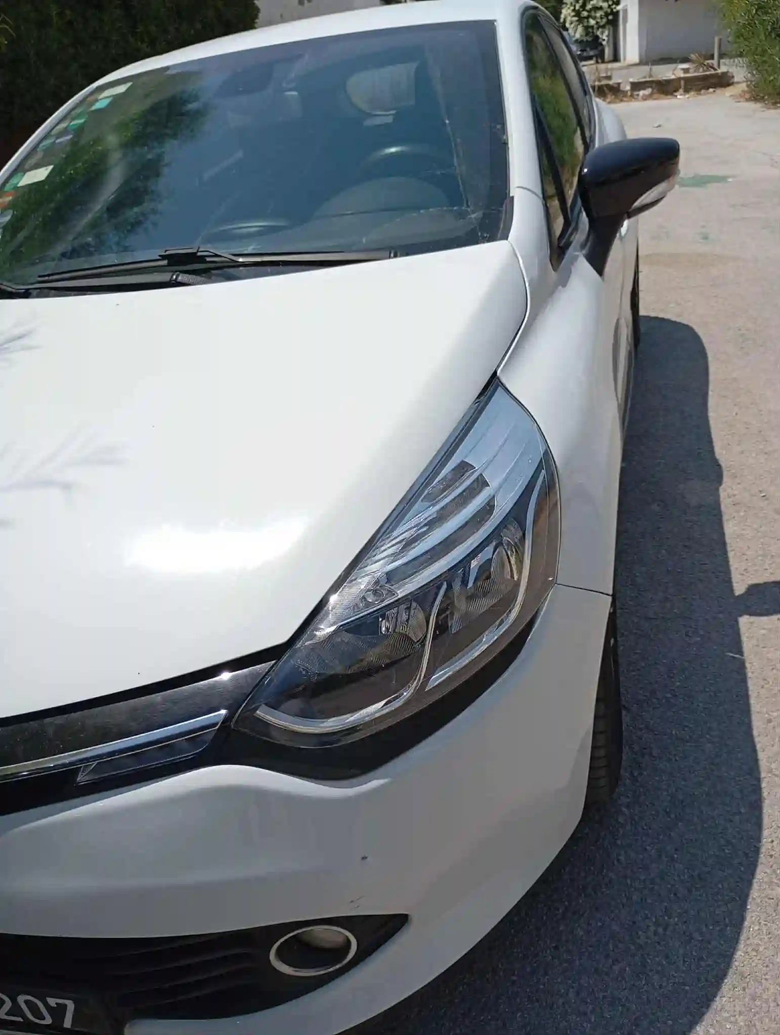 Clio 4 de Couleur Blanche en Très bon Etat à El Menzah 6 - Vue 3