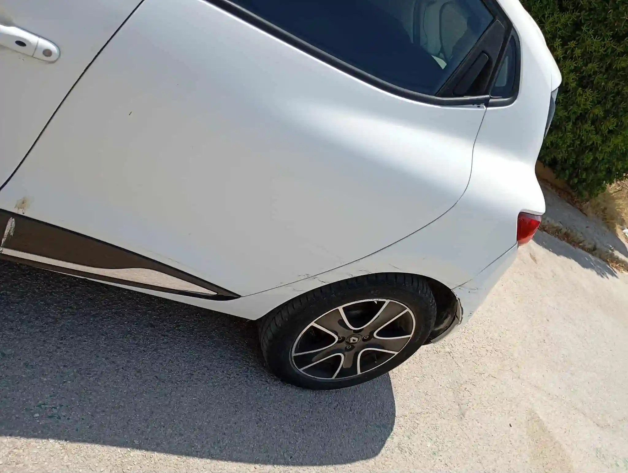 Clio 4 de Couleur Blanche en Très bon Etat à El Menzah 6 - Vue 4