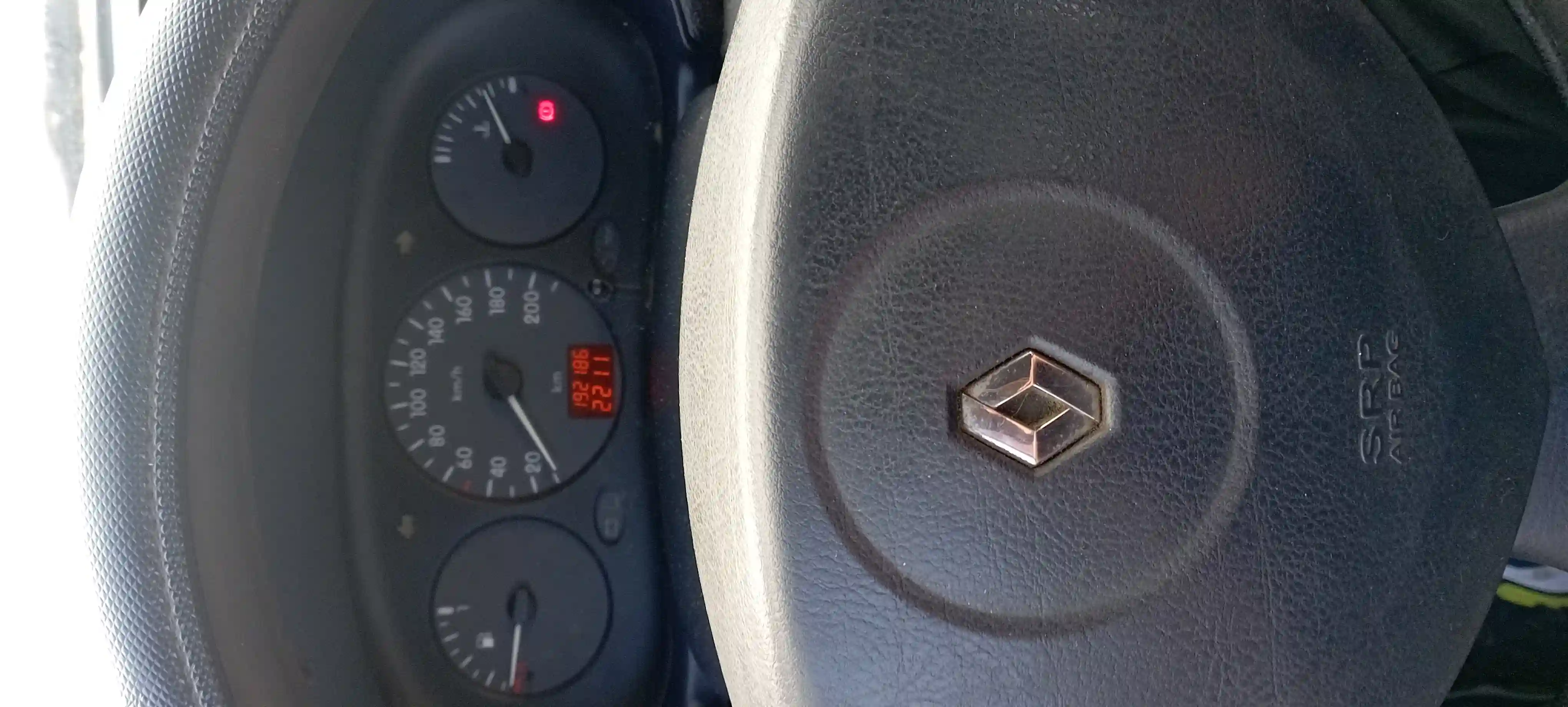 Clio Classique Très Propre Départ à L'étranger à Nouvelle Medina - Vue 4