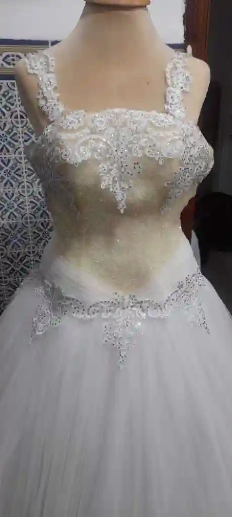 Robe Fiançailles où Mariage - Vue 1