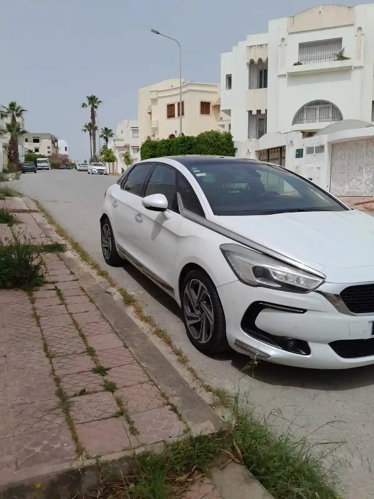 Voiture ds5 de Collection à Cite Ennasr - Vue 3