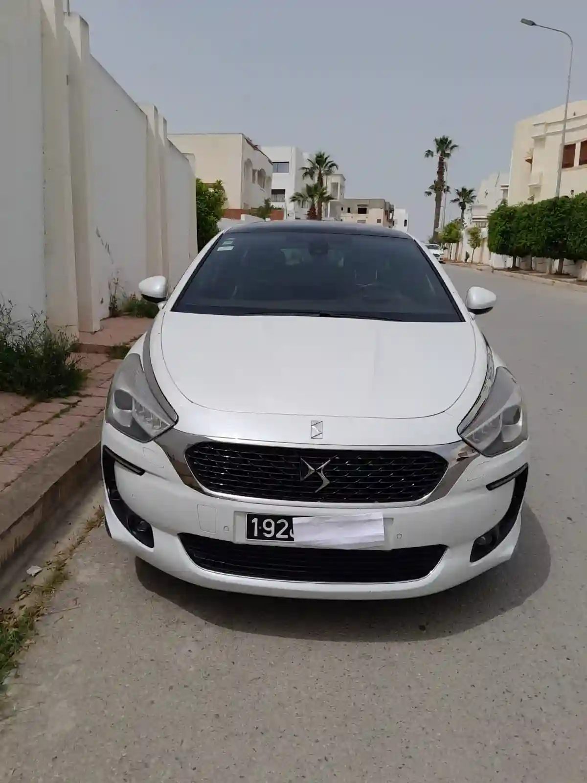 Voiture ds5 de Collection à Cite Ennasr - Vue 4