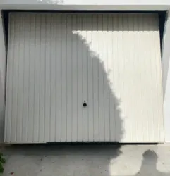 Porte Basculante Pour Garage ou Jardin à Bou Mhel El Bassatine