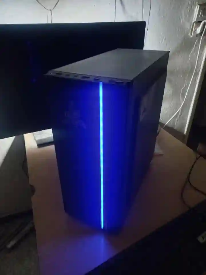 Pc Gaming Très bon État à El Omrane Superieur - Vue 1