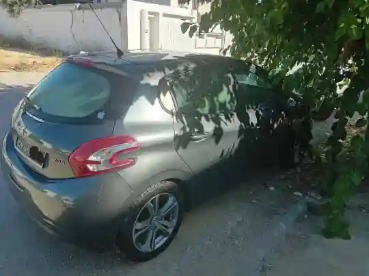 Peugeot 208 - Vue 4