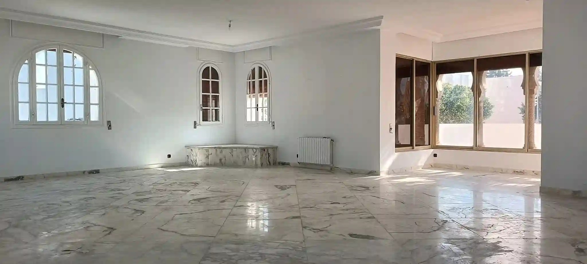 Villa Avec un Jardin et une Piscine au Menzah 5 à El Menzah 5 - Vue 3