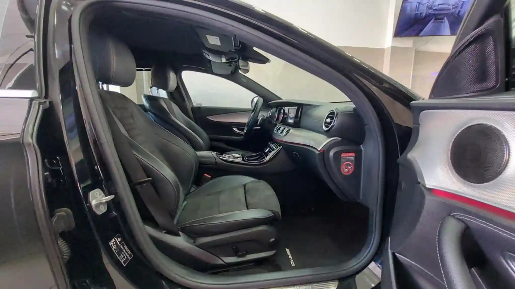 Mercedes-benz E180 - Tel 98479647 - Vue 1