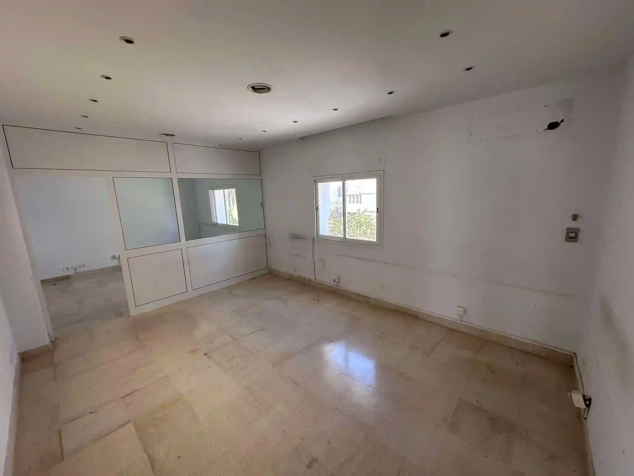 Local Administratif + Dépôt - Vue 2