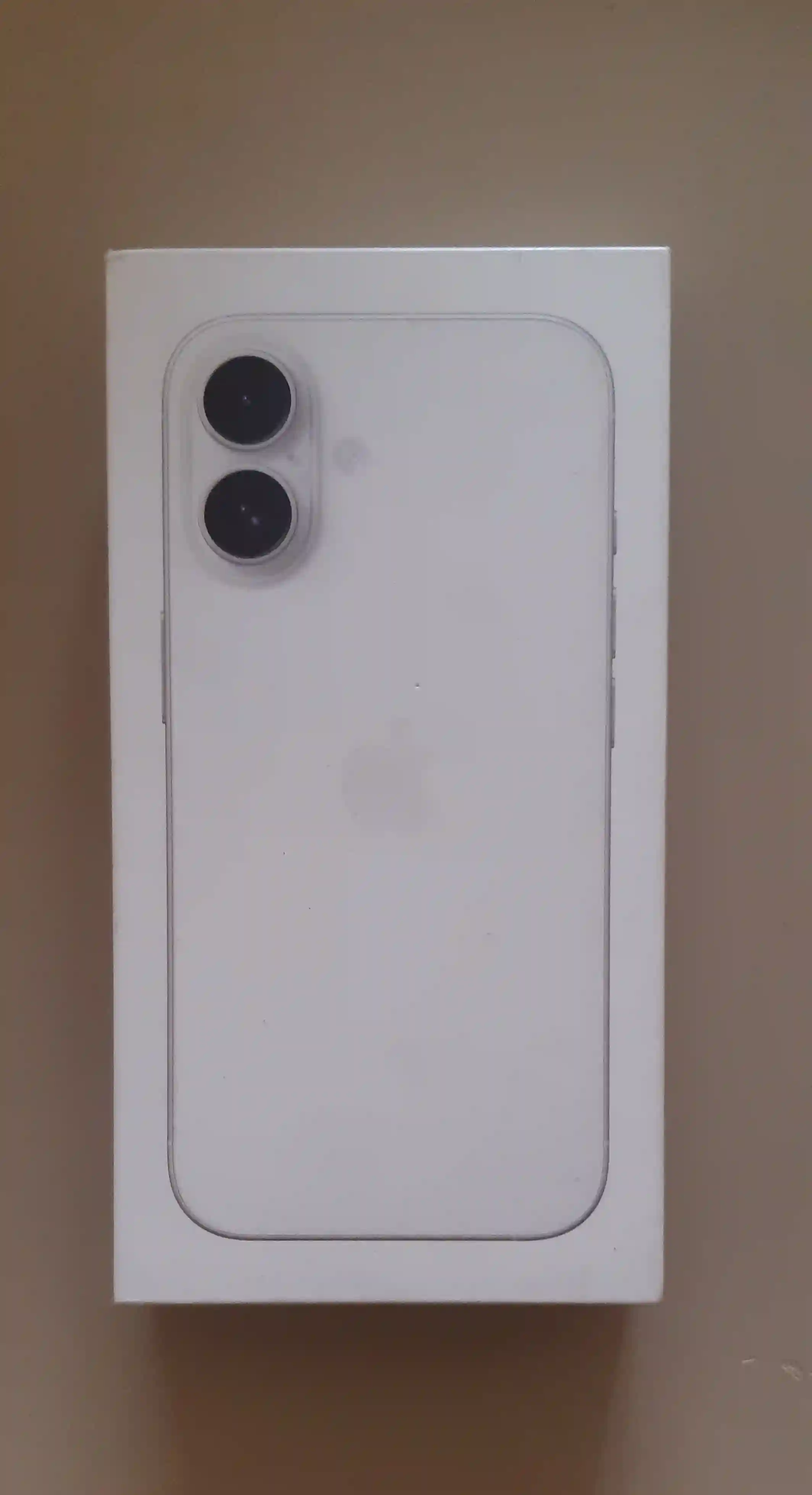 Iphone 16 Blanc à Ariana Ville - Vue 2