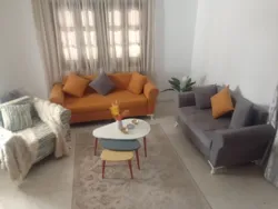 Magnifique Salon Propre et en Très bon État à Sakiet Ezzit