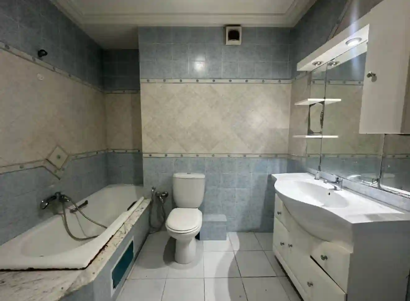 S3 330 md Menzah 7bis à El Menzah 7 - Vue 3