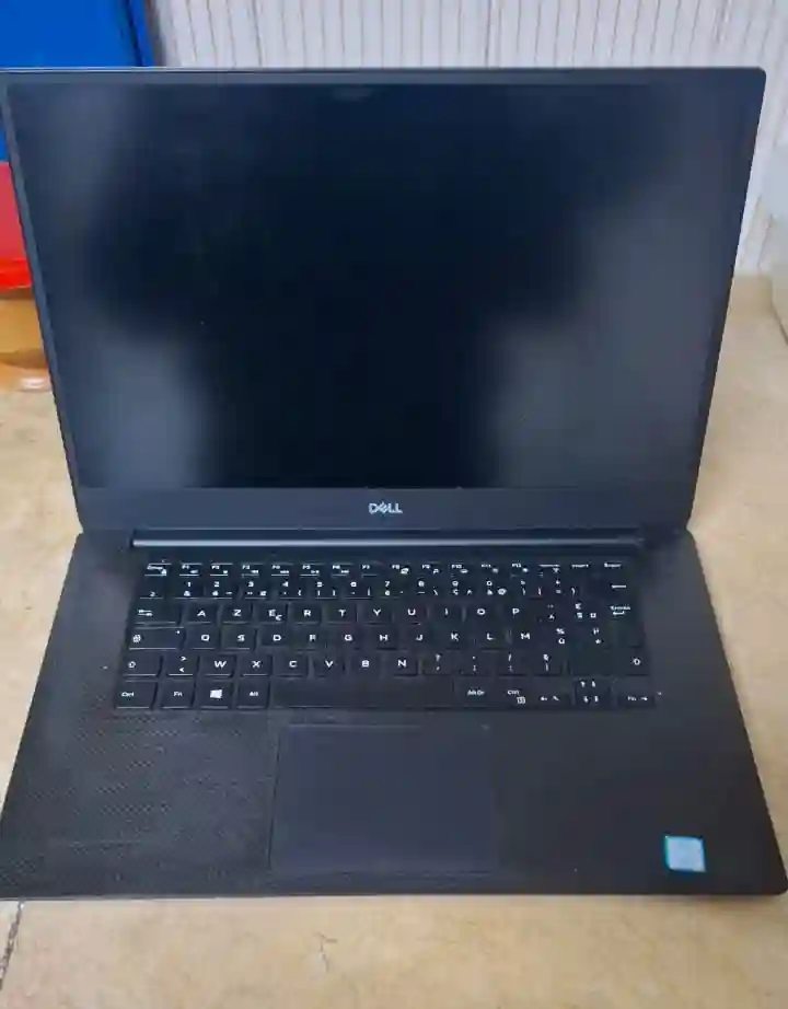 Dell Precision 5530 à Le Bardo - Vue 1