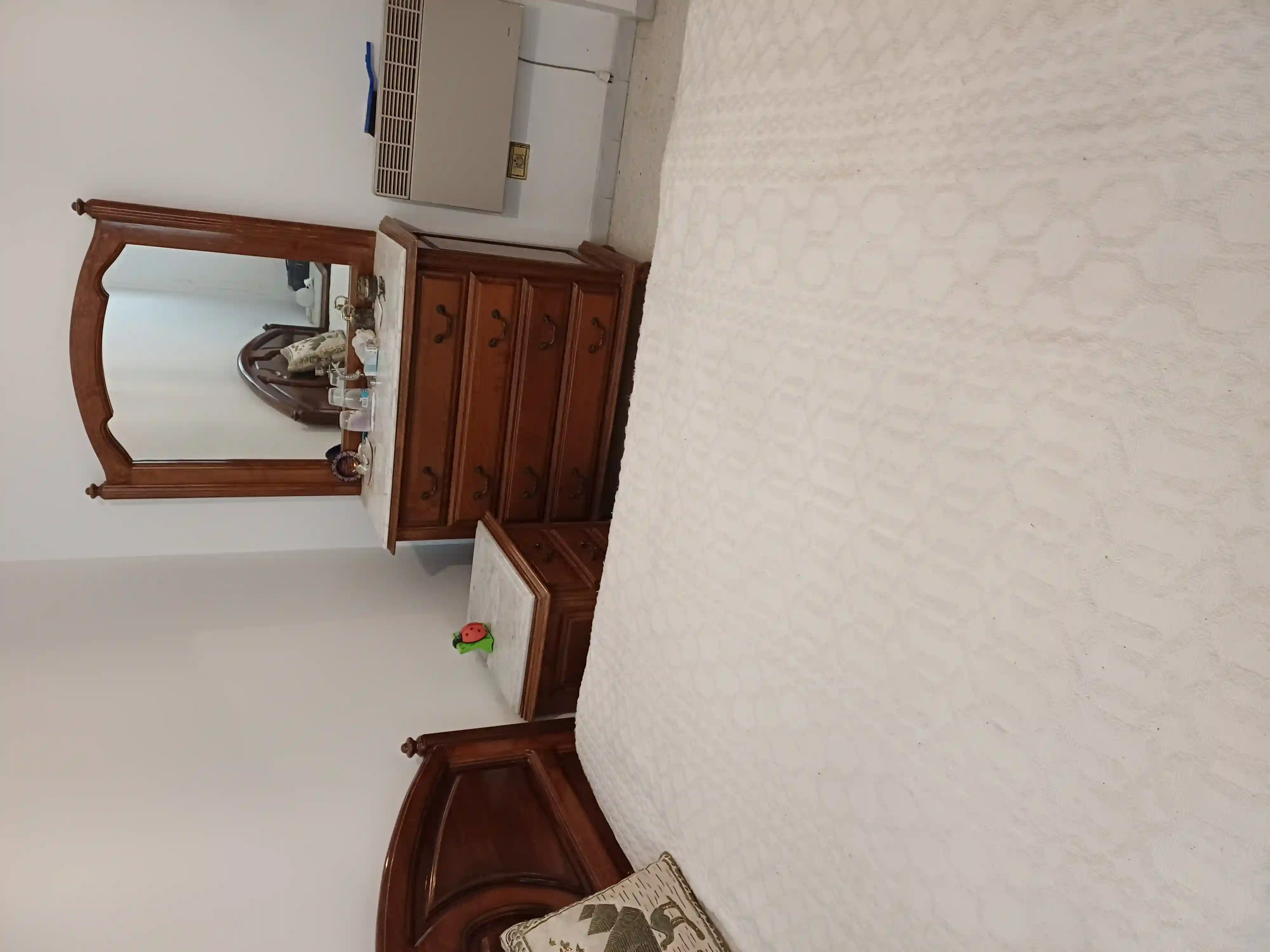 Lit Bois Massif Avec Matelas Ressort Presque Neuf à Rades - Vue 3