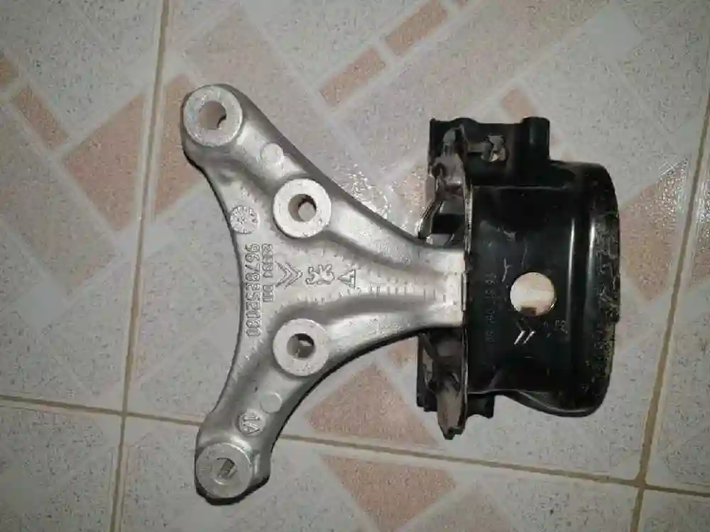 Support Moteur Peugeot 2008 208 et Citroën Original - Vue 5