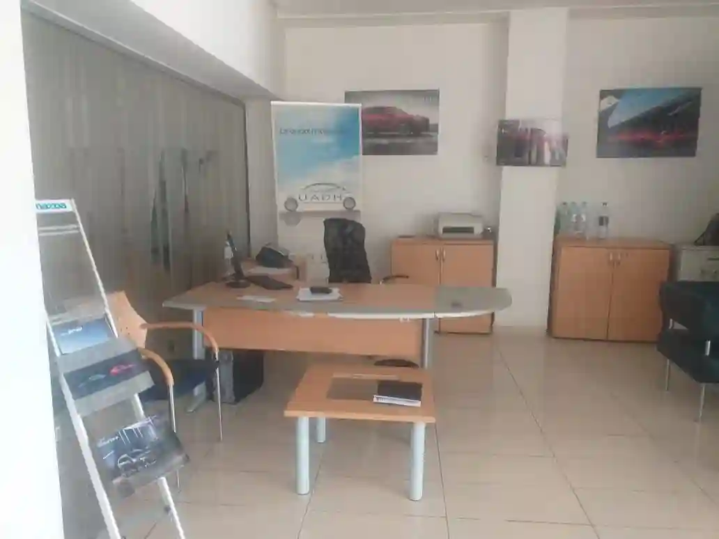 Showroom Équipé Atelier ex Mazda - Vue 2