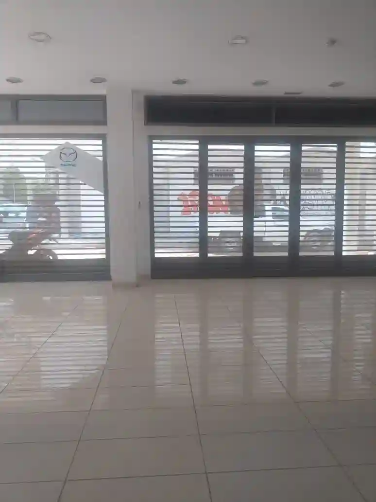 Showroom Équipé Atelier ex Mazda - Vue 3