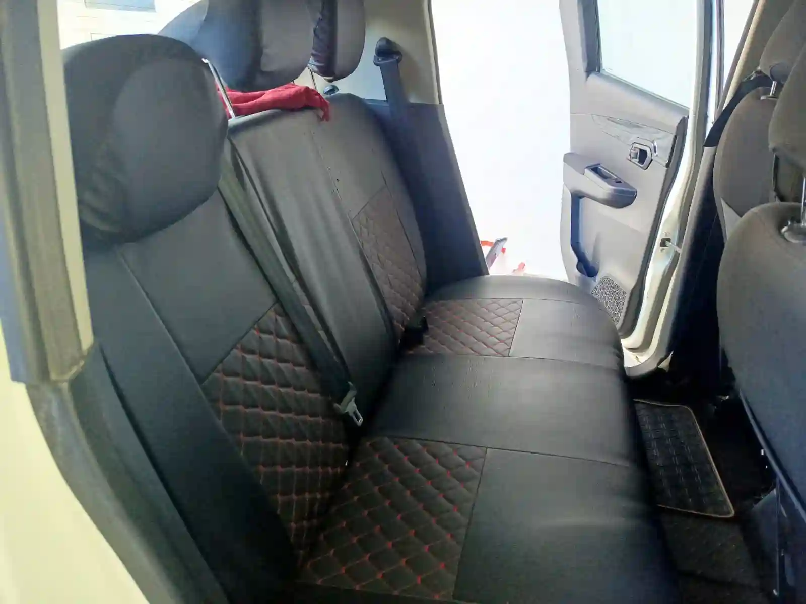 Dame Vend Mahindra k8 Ttes Options 56000km tbe à Ariana - Vue 1