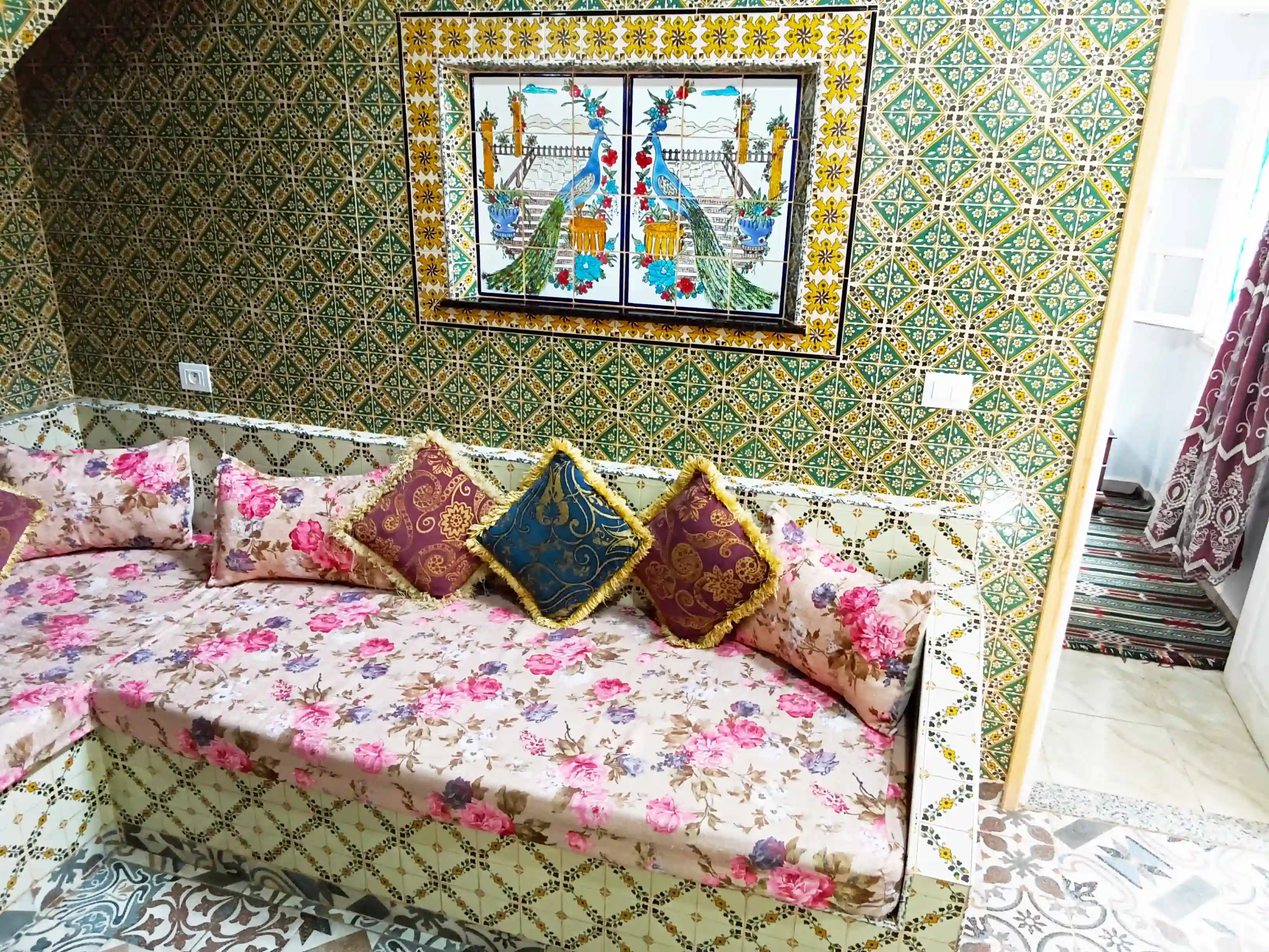 منزل مؤثث ، يبعد 🔹1 دقيقة مشي🔹 عن البحر ، في قصور الساف