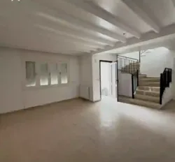 Un Duplex Propre Avec Jardin qui Done sur Deux rue à El Aouina