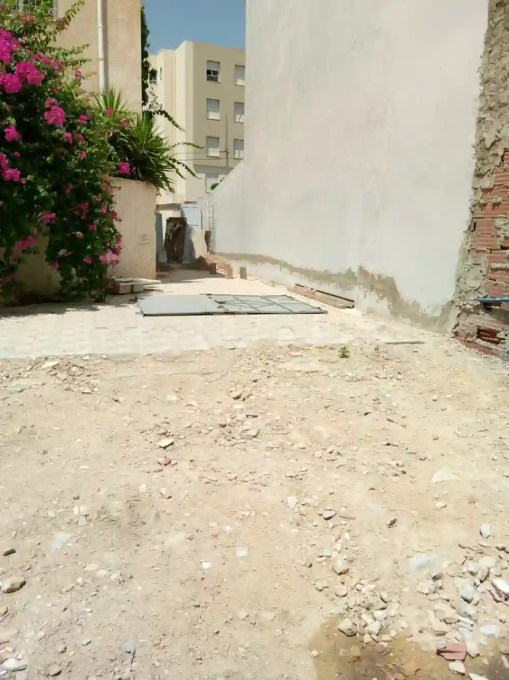 A Saisir un Terrain Commercial r3 à Manouba Centre à La Mannouba - Vue 2