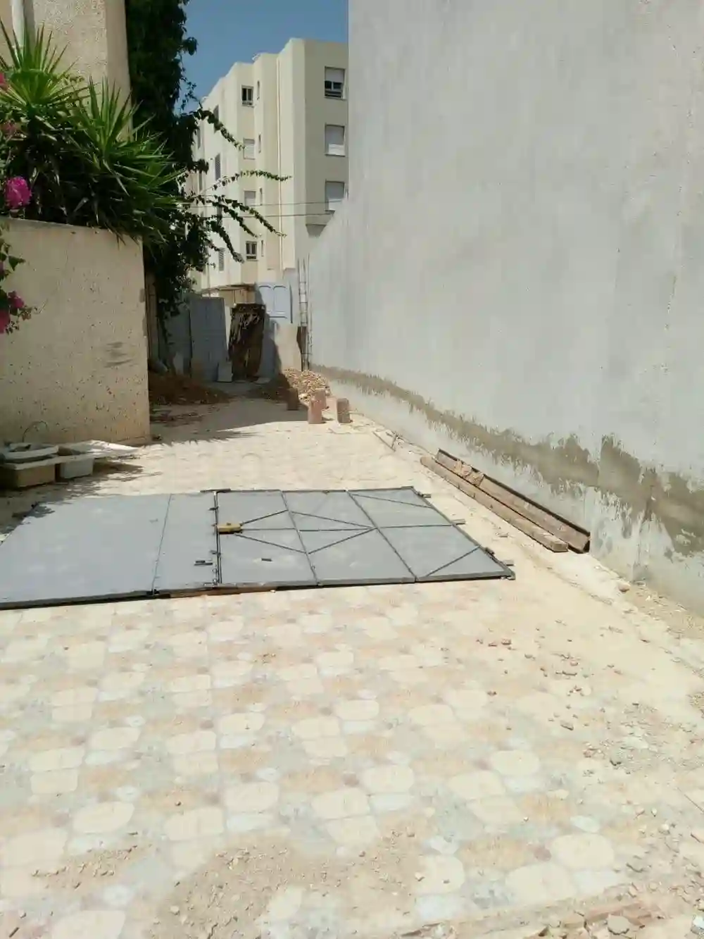 A Saisir un Terrain Commercial r3 à Manouba Centre à La Mannouba - Vue 3