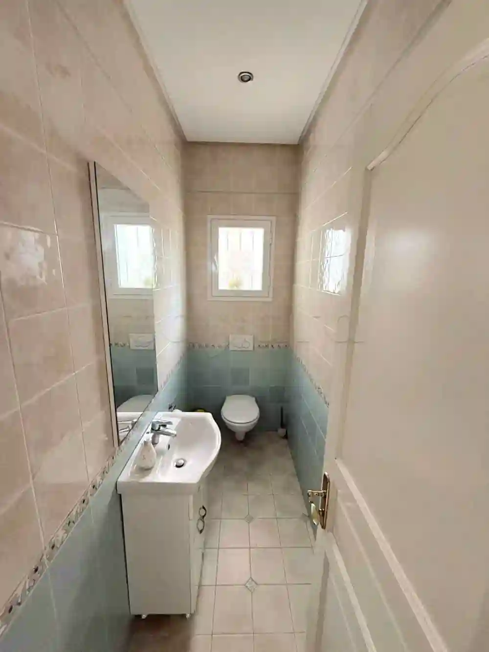 Villa Meublé (s+3) à Louer par Jour Riad El Andalous Ariana - Vue 4