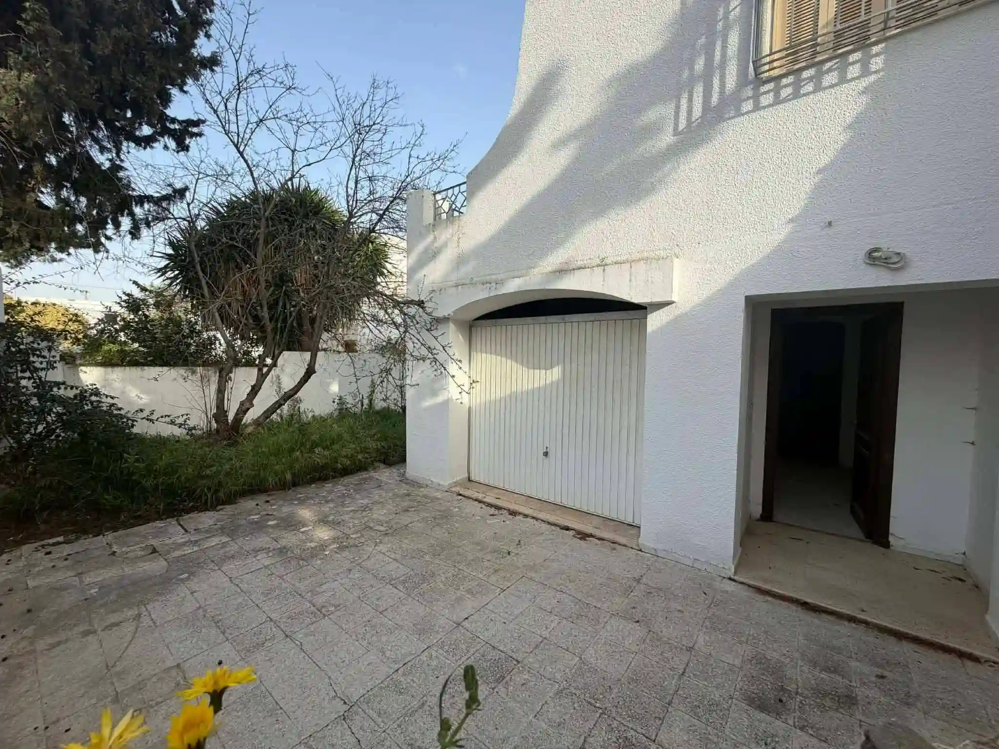 Villa 1220 md Ennasr 2 à Cite Ennasr 2 - Vue 1